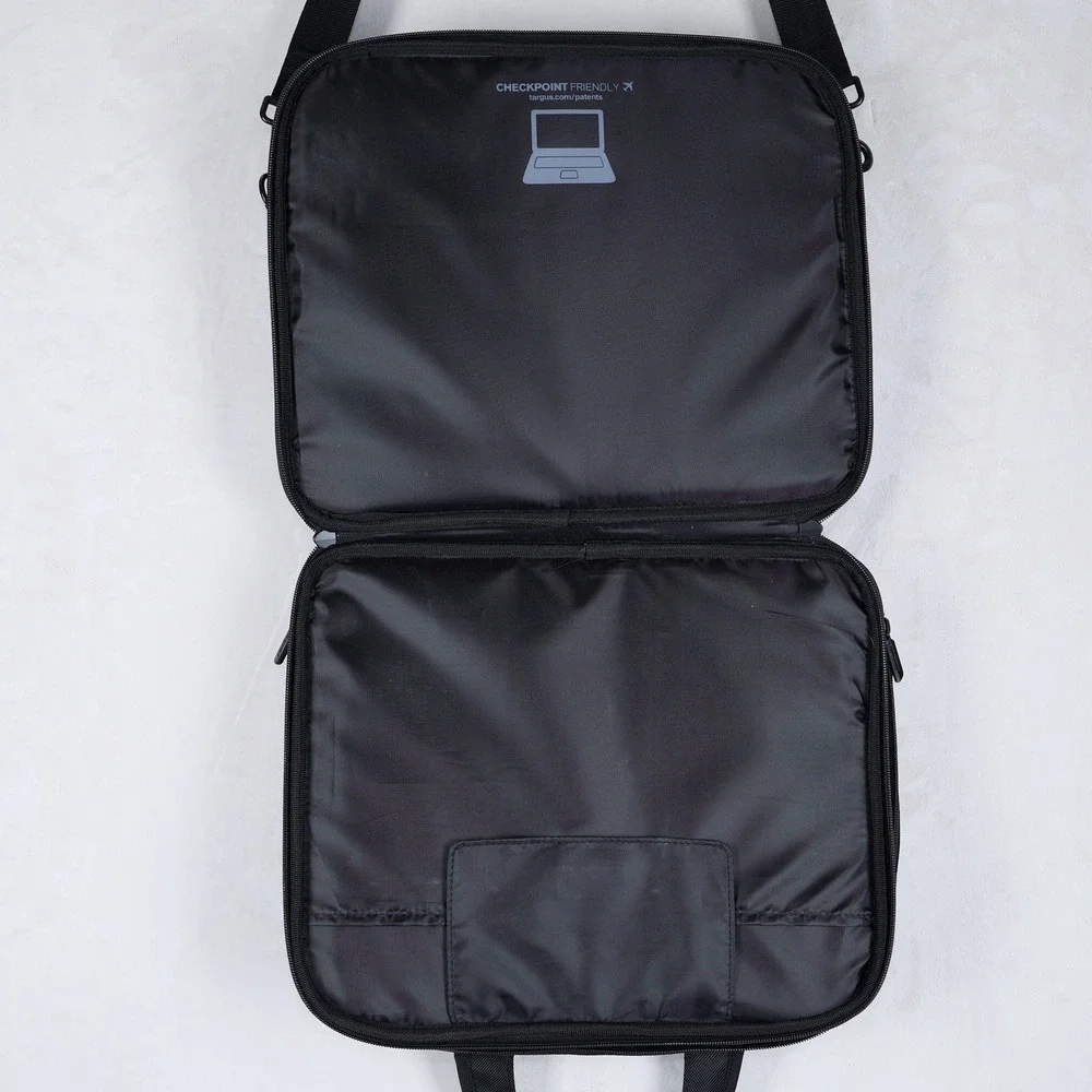 Targus Black 15.6 Laptop Briefcase Messenger Bag Professional Commuter NEW